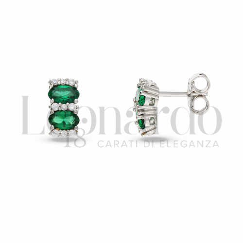 Forma Ovale con Pietra di Colore Verde e zirconi bianchi in Oro Bianco da 2,3gr.