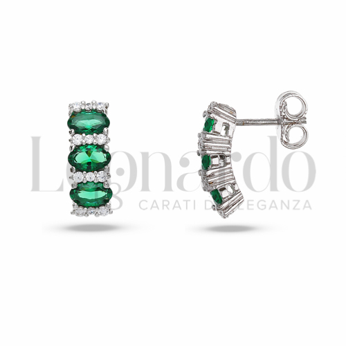 Forma Ovale con Pietra di Colore Verde e zirconi bianchi in Oro Bianco da 3,2gr.