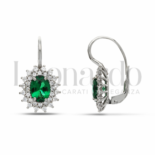 Forma Ovale con Pietra di Colore Verde e zirconi bianchi in Oro Bianco da 4,8gr.