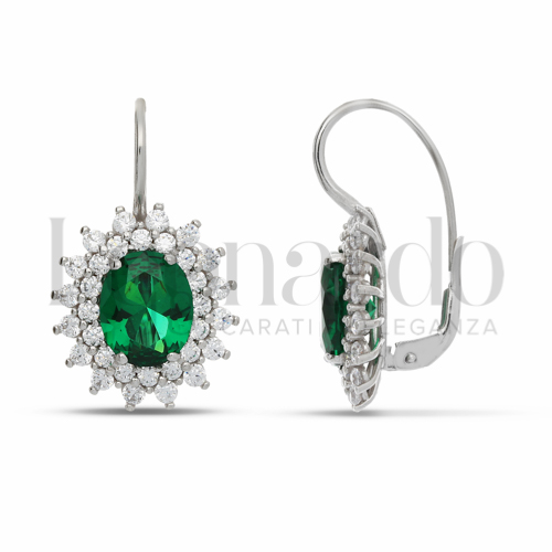 Forma Ovale con Pietra di Colore Verde e zirconi bianchi in Oro Bianco da 6,7gr.