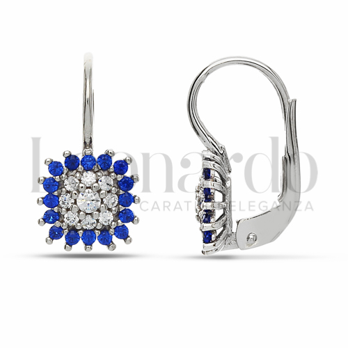 Forma Quadrato con Cuore di zirconi bianchi e contorno di zirconi blu in Oro Bianco da 2,3gr.