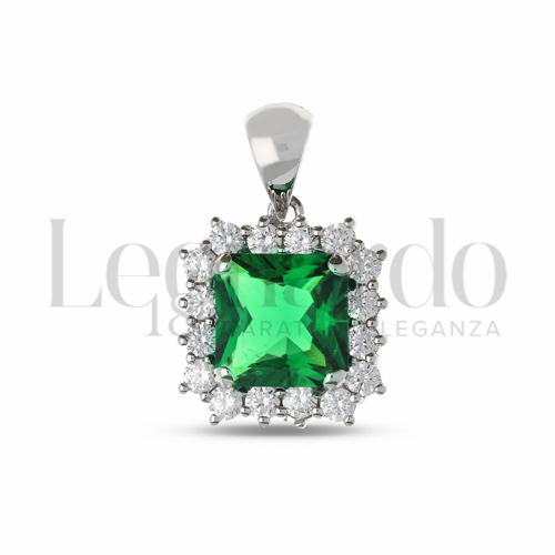 Forma Quadrato con Pietra di Colore Verde e zirconi bianchi in Oro Bianco da 2,6gr.